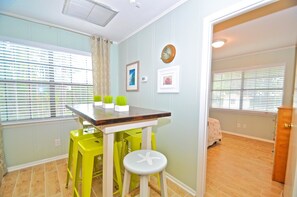 House, 2 Bedrooms | In-room dining