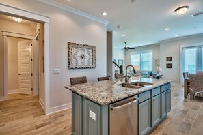 Lejlighed - 3 soveværelser | Privat køkken | Køleskab, mikrobølgeovn, kaffe-/temaskine