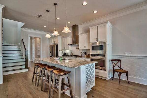 House, 3 Bedrooms | Private kitchen | Fridge, microwave, oven, stovetop - BeechNut 3 Bedroom Holiday home By Coastal Dreamin (Santa Rosa Beach)