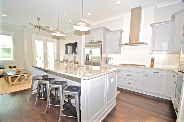 Condo, 3 Bedrooms | Private kitchen | Fridge, microwave, oven, stovetop - Sandlot 3 Bedroom Condo By Coastal Dreamin (Santa Rosa Beach)