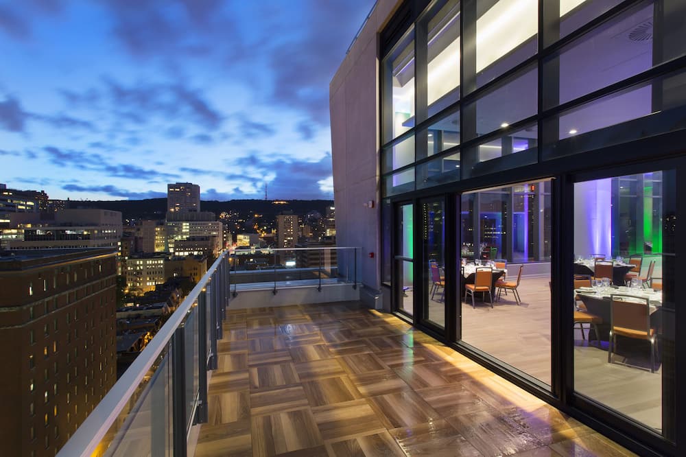 Holiday Inn Hotel & Suites Montreal Centre-ville Ouest by IHG
