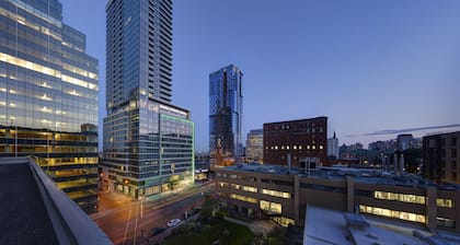 Holiday Inn Hotel & Suites Montreal Centre-ville Ouest by IHG