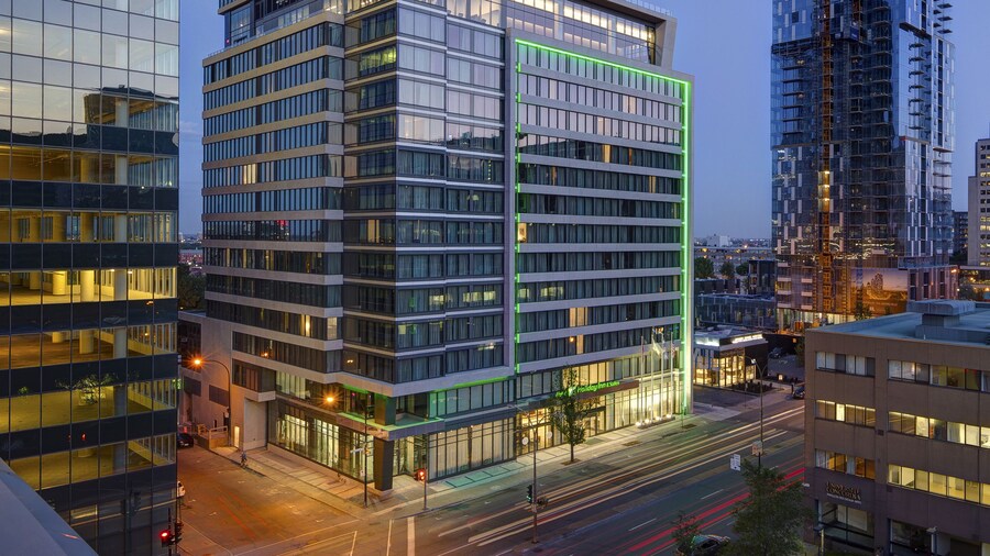 Holiday Inn Hotel & Suites Montreal Centre-ville Ouest by IHG