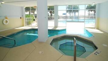 حمّام سباحة خارجي