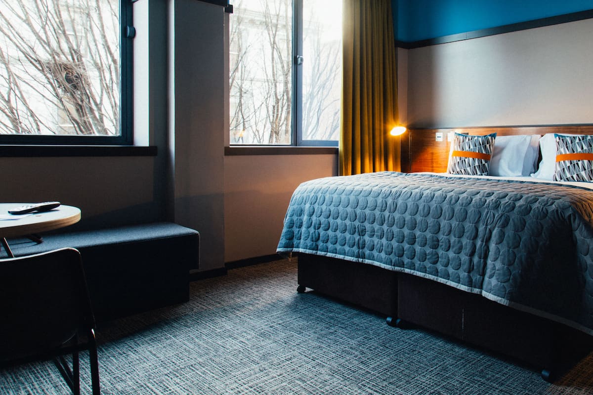 Accessible room (Comfy) | Living area | Flat-screen TV