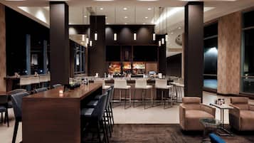 2 bars/lounges