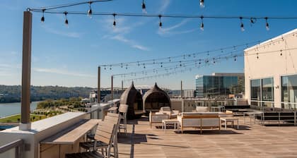 AC Hotel by Marriott Cincinnati at The Banks