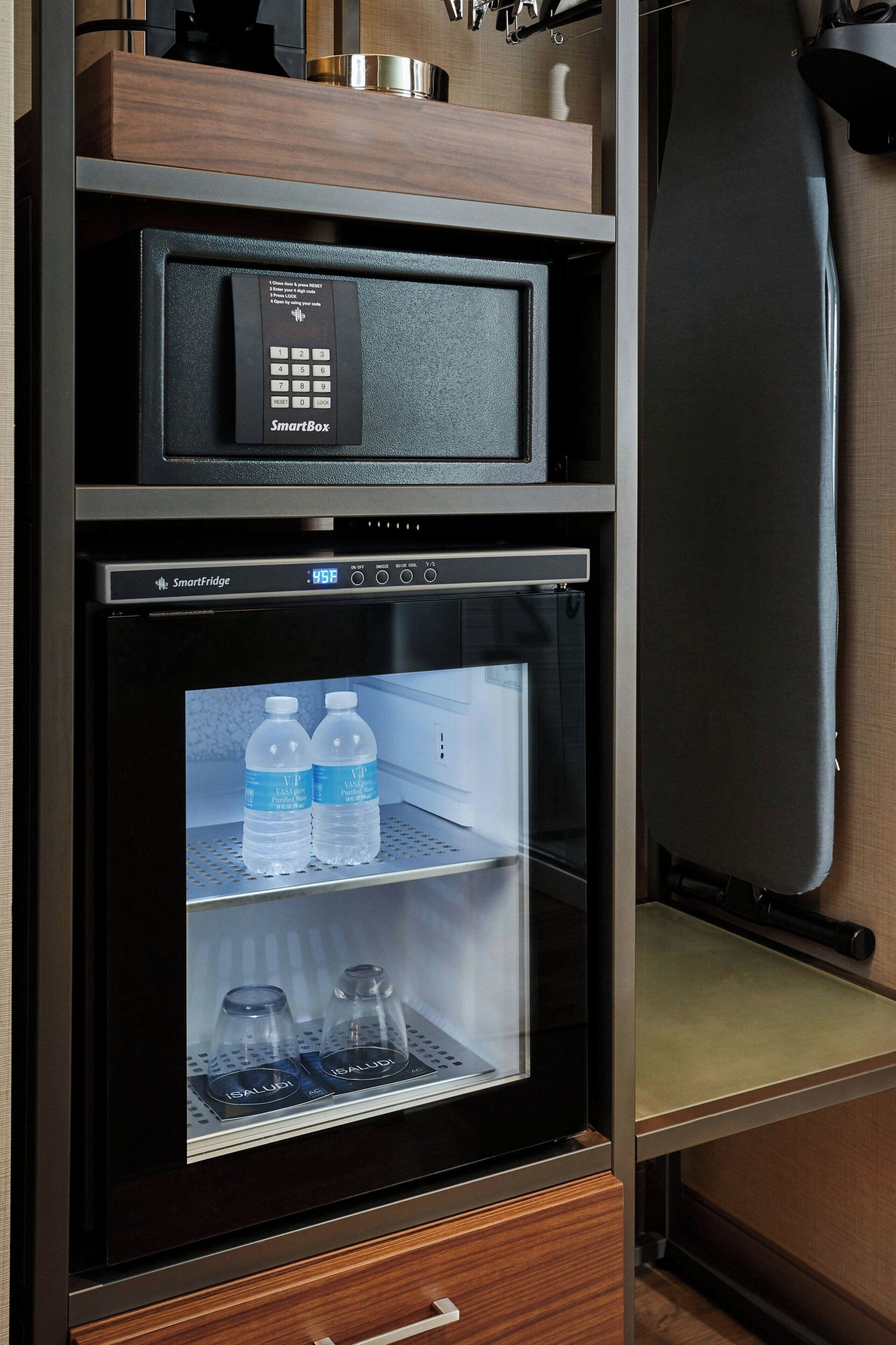 1 bedroom, premium bedding, in-room safe, desk