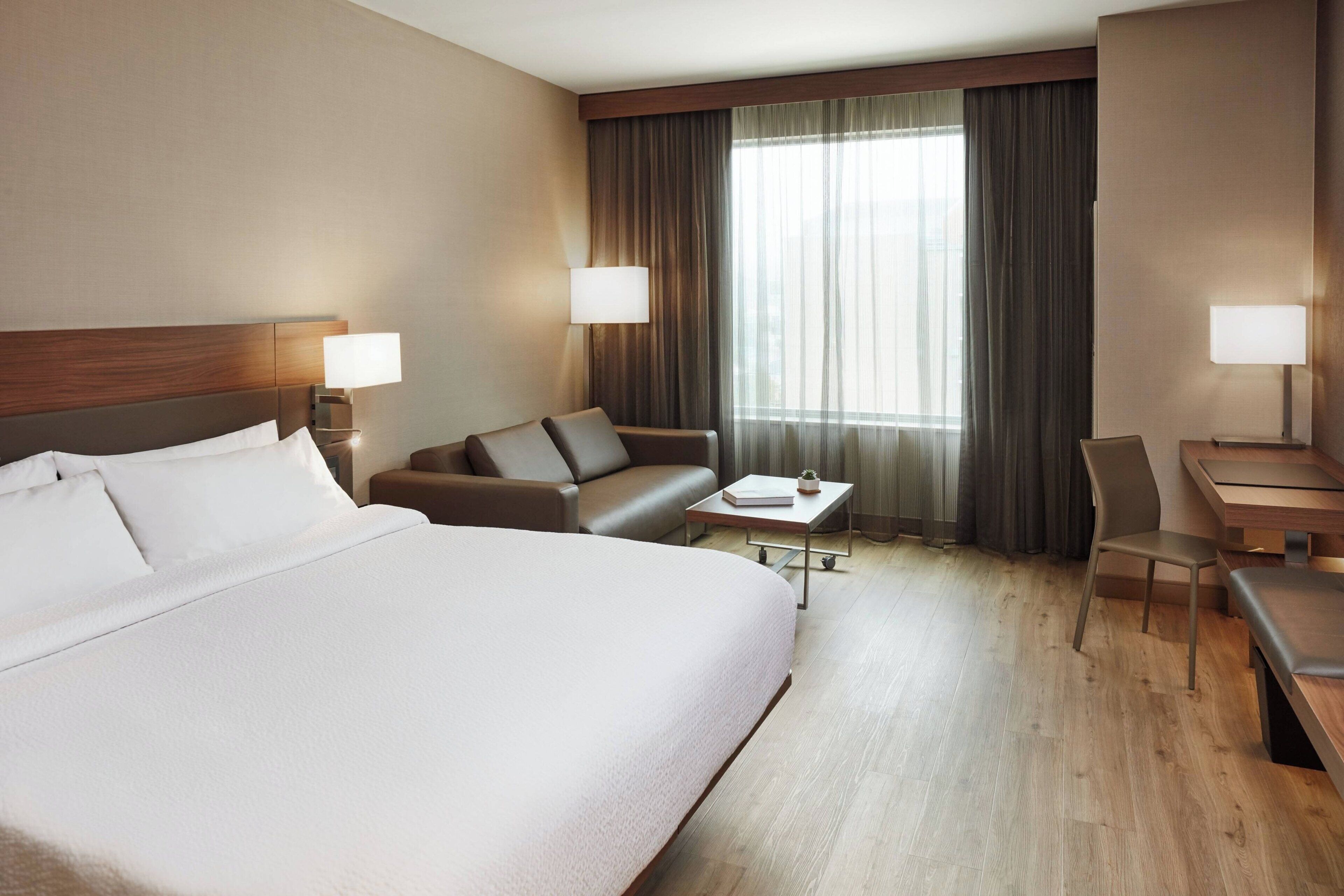 Premium bedding, in-room safe, desk, laptop workspace