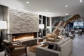 3 bars/lounges