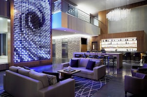 3 bars/lounges