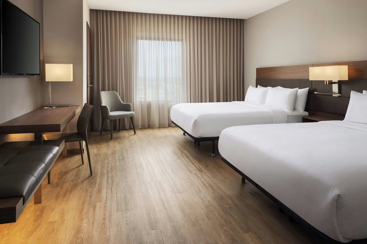 Premium bedding, in-room safe, desk, laptop workspace