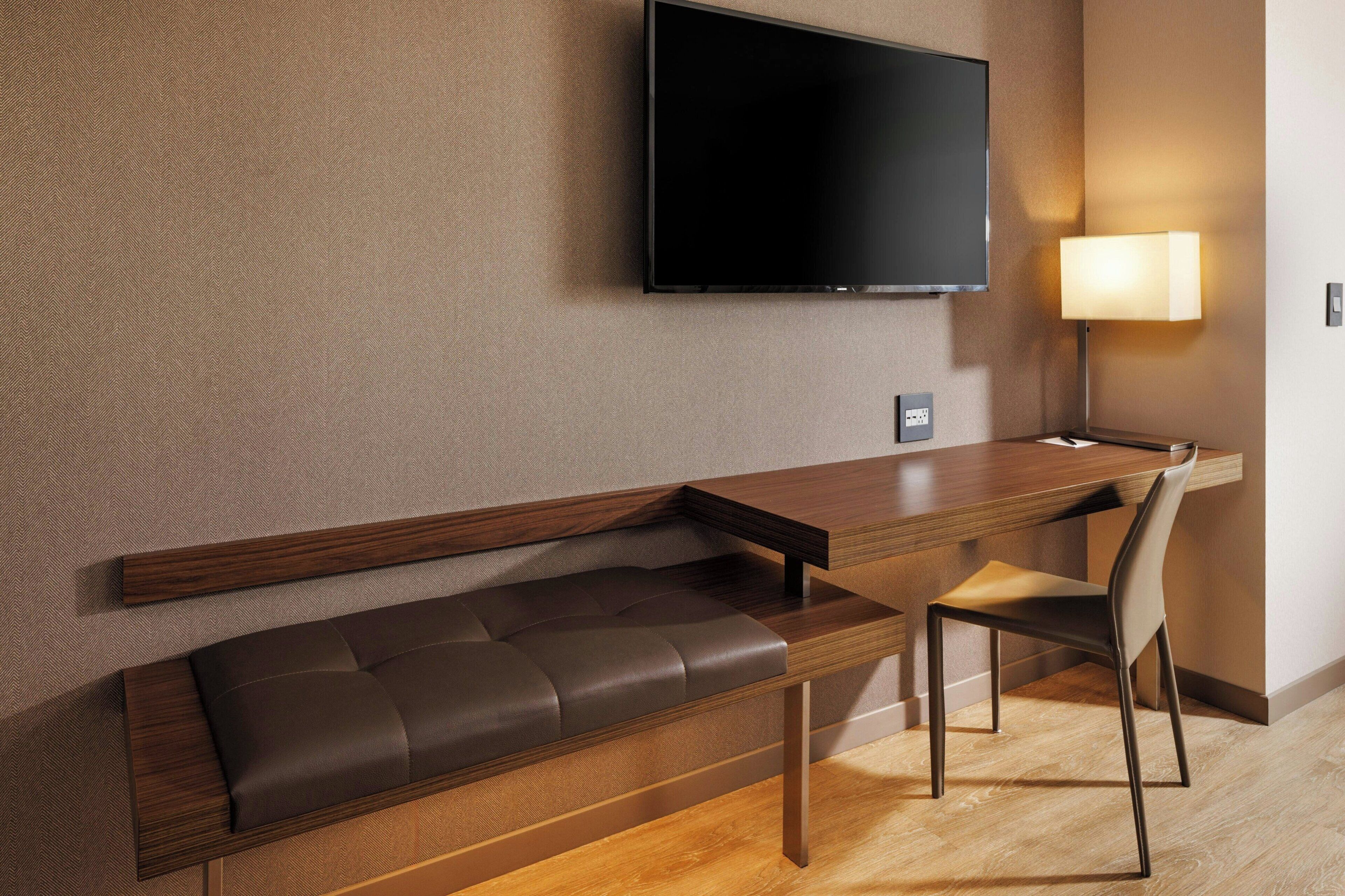 Premium bedding, in-room safe, desk, laptop workspace