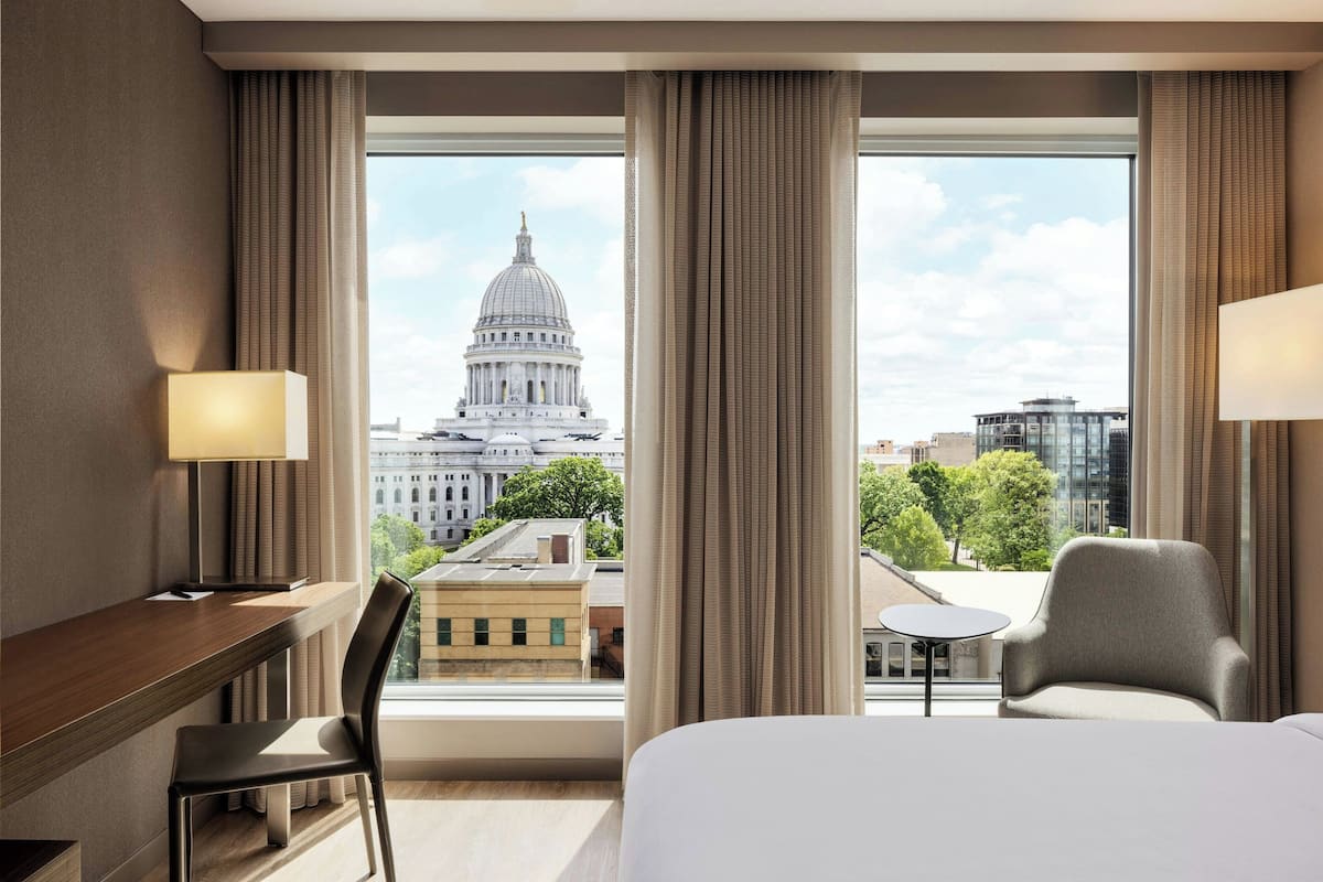 Premium bedding, in-room safe, desk, laptop workspace