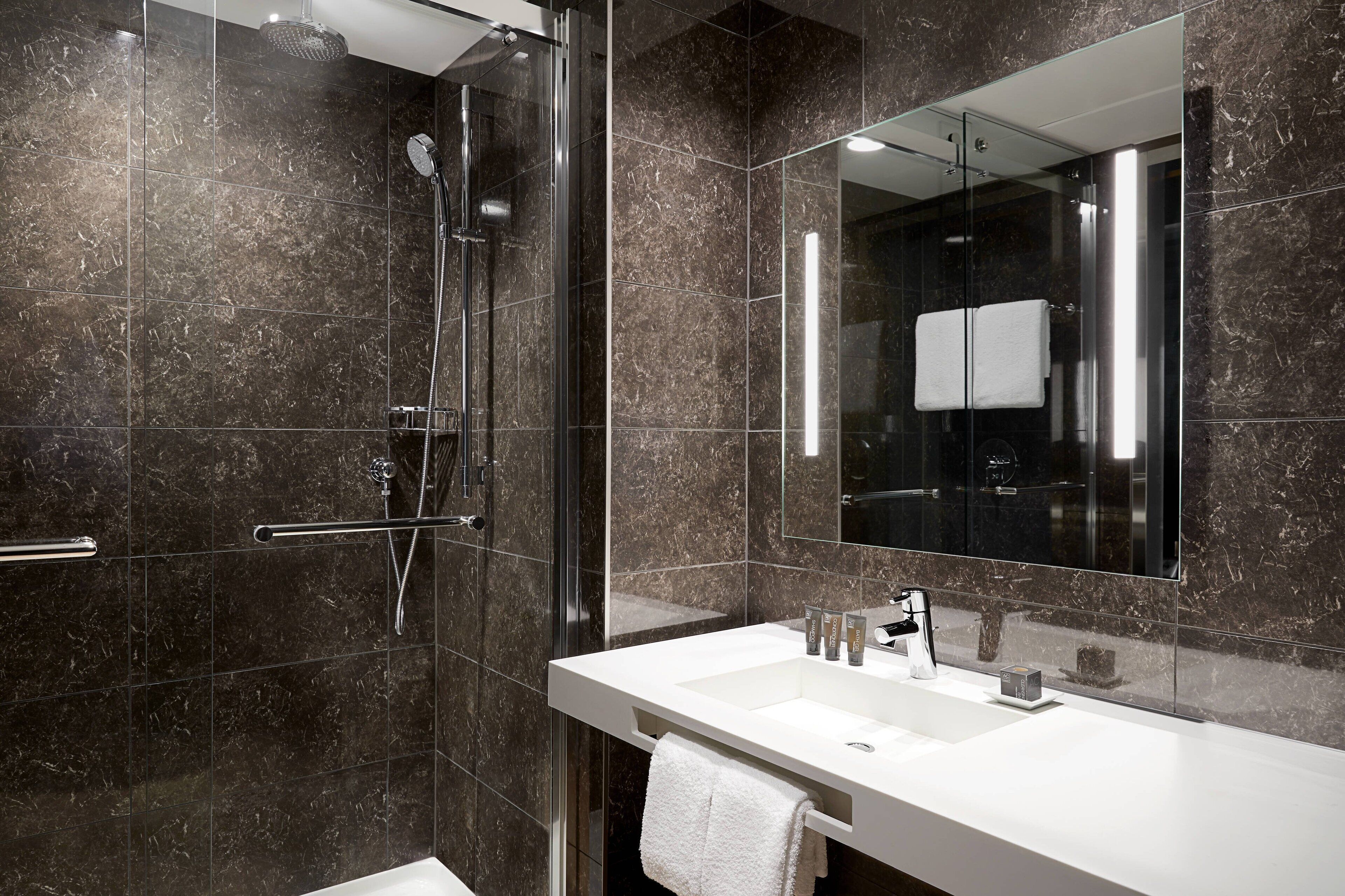 shower, rainfall showerhead, free toiletries, hair dryer