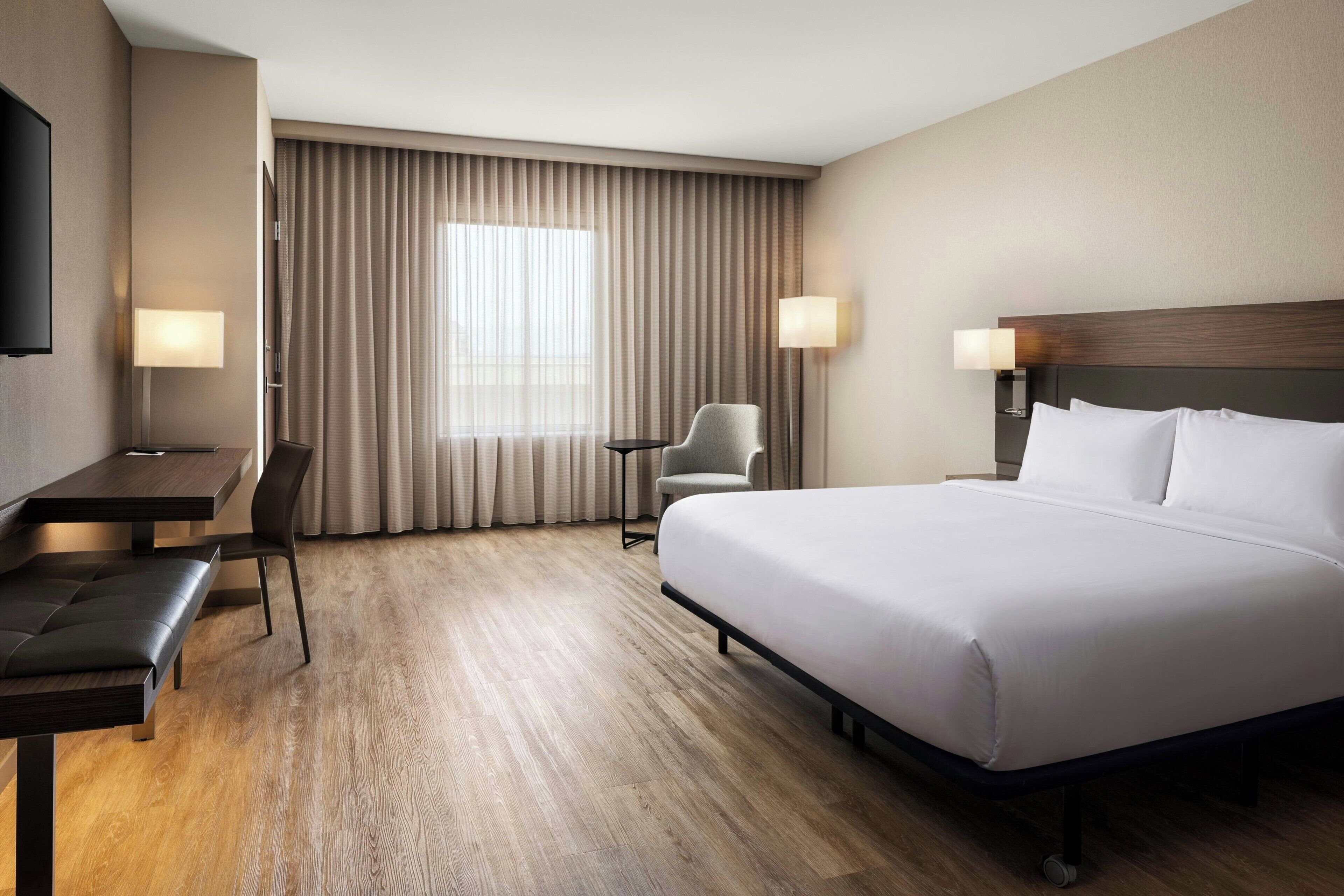 Premium bedding, in-room safe, desk, laptop workspace