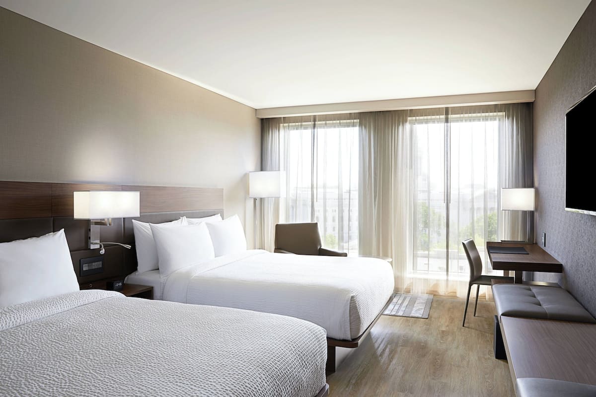 Premium bedding, in-room safe, desk, laptop workspace