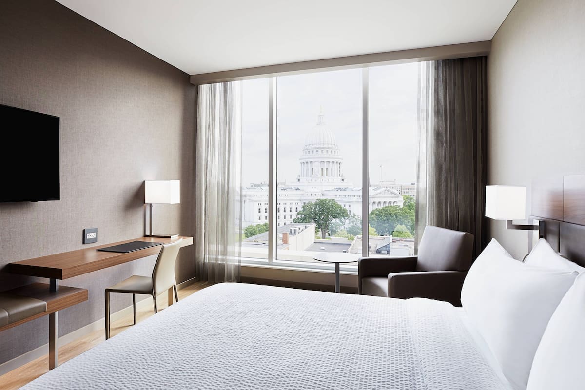 Kamer, 1 kingsize bed | Uitzicht op de stad