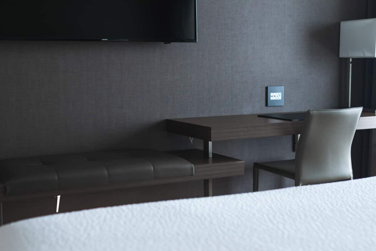 Premium bedding, in-room safe, desk, laptop workspace