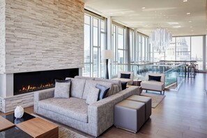 3 bars/lounges