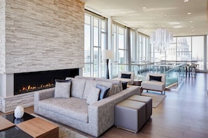 3 bars/lounges
