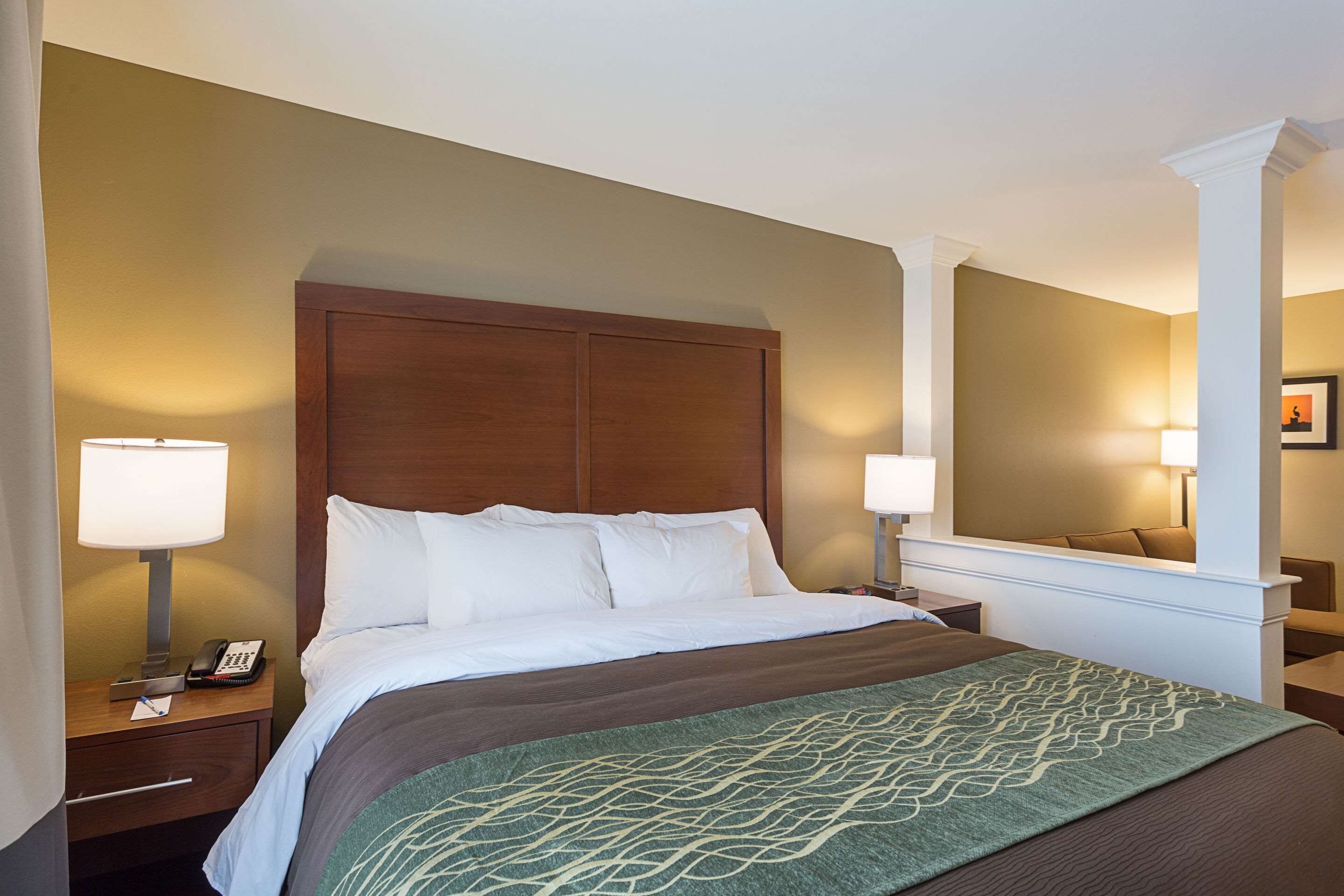 desk, soundproofing, iron/ironing board, free wifi