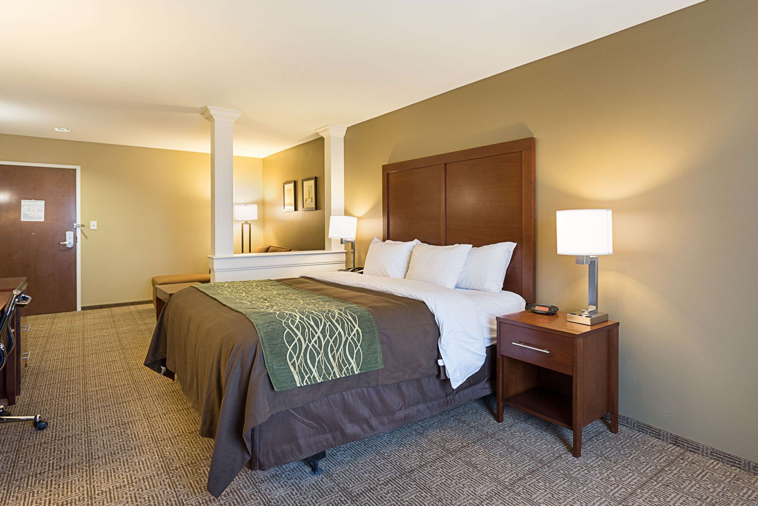 desk, soundproofing, iron/ironing board, free wifi