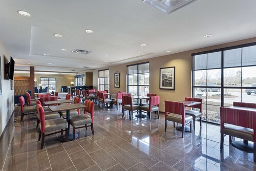 Pennant Hotel & Suites