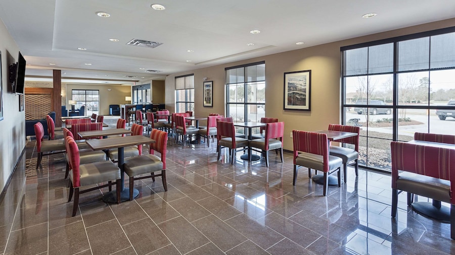Pennant Hotel & Suites