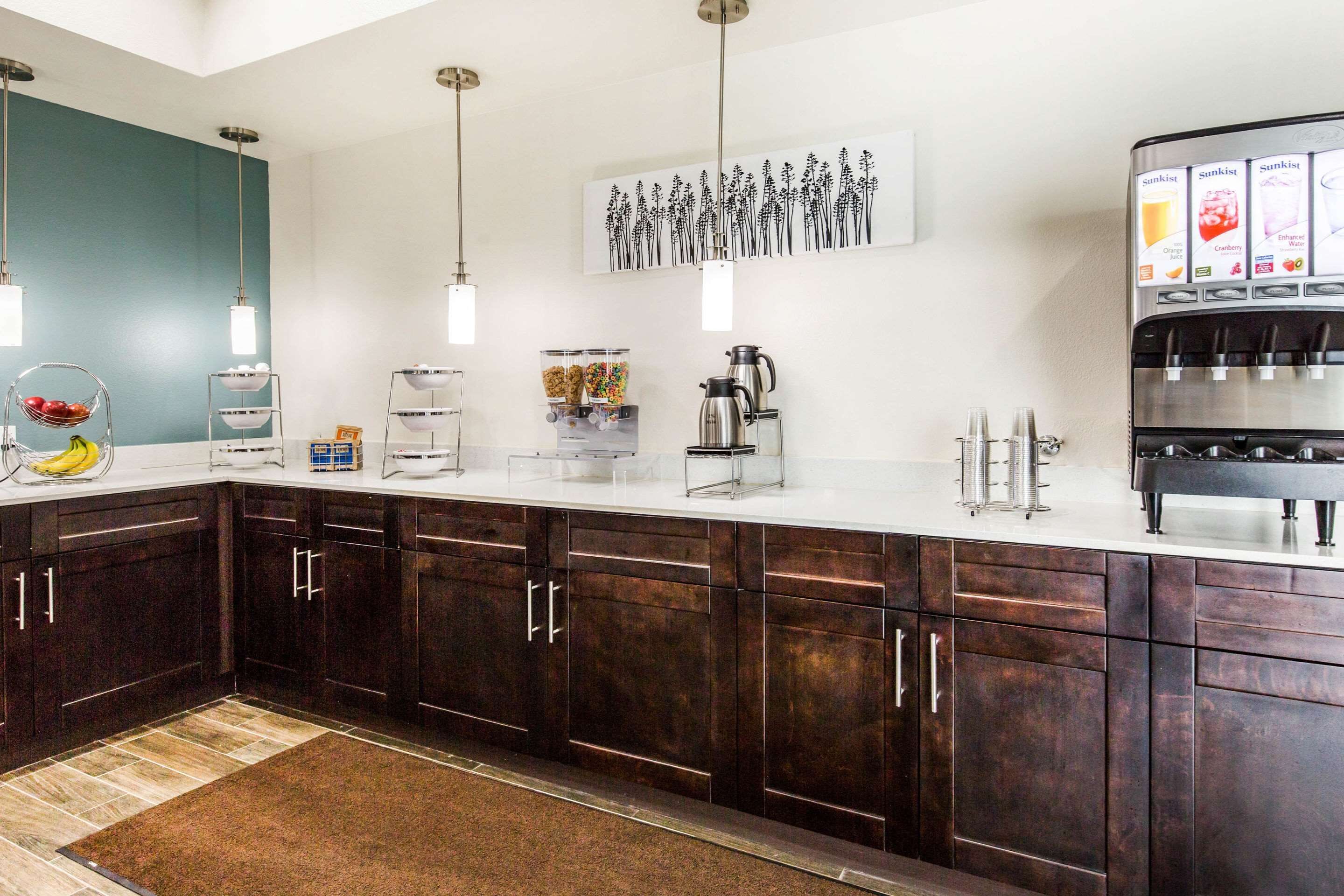 free continental breakfast