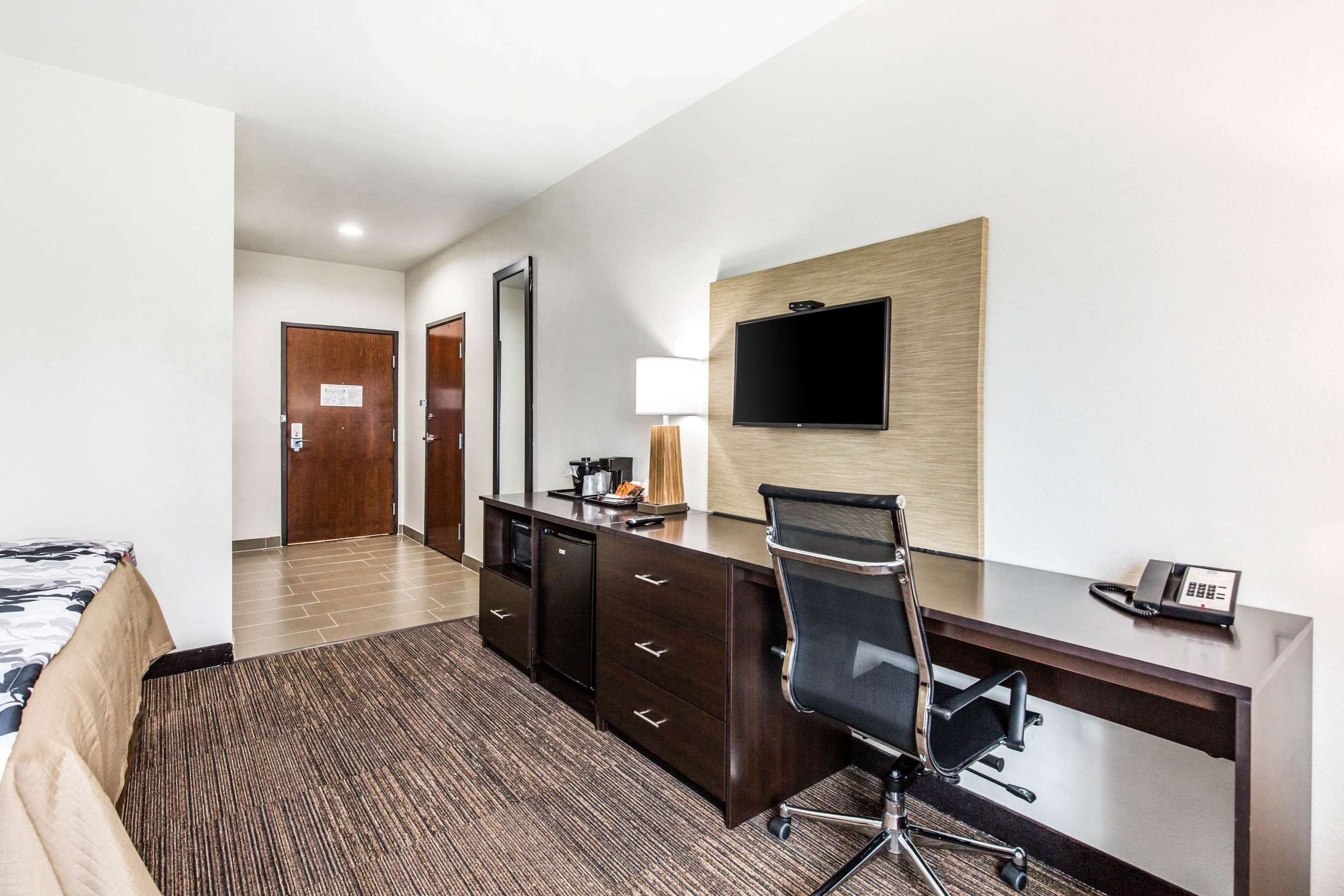 suite, 1 king bed with sofa bed, non smoking | desk, iron/ironing board, free wifi, bed sheets