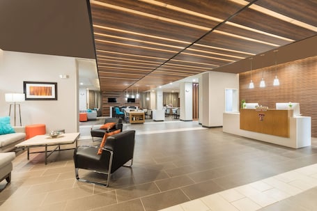 Lobby. Wingate by Wyndham Lubbock near Texas Tech Univ. Medical Ctr