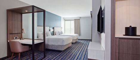 Biancheria da letto ipoallergenica, una scrivania, postazione laptop