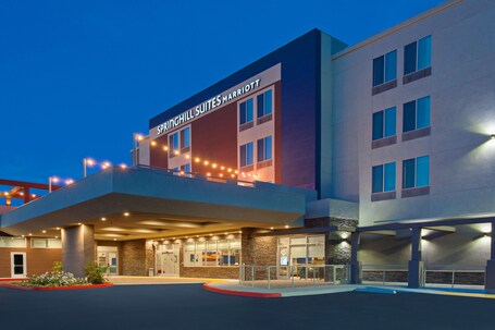 SpringHill Suites by Marriott Huntington Beach Orange County – Affordable hotel in Huntington Beach