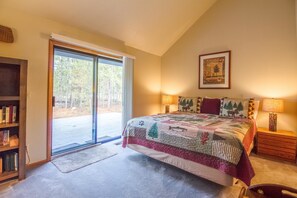 Family Apartment, 4 Bedrooms | 4 bedrooms, free WiFi, bed sheets - Filbert 19 (Bend)