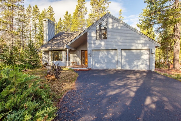 Family Apartment, 4 Bedrooms | Front of property