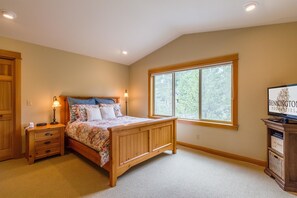 Family Apartment, 4 Bedrooms | 4 bedrooms, free WiFi