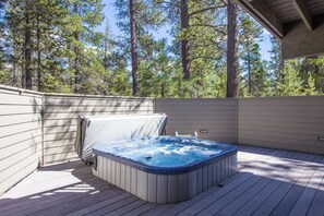 Family Apartment, 5 Bedrooms | Outdoor spa tub