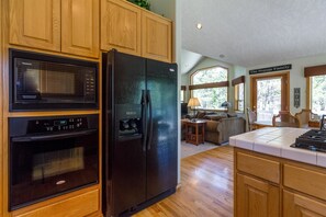 Family Apartment, 5 Bedrooms | Private kitchen
