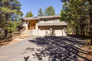 Family Apartment, 4 Bedrooms | Front of property - Hoodoo 5 (Bend)