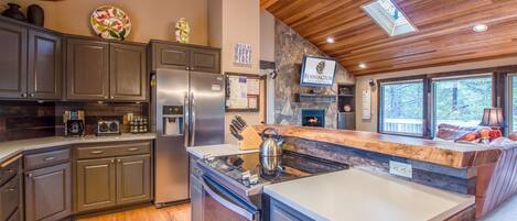 Familie appartement, 4 slaapkamers | Privékeuken | Een koelkast, een microgolfoven, een kookplaat, een vaatwasser