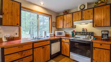 Family Apartment, 2 Bedrooms | Private kitchen | Fridge, microwave, stovetop, dishwasher
