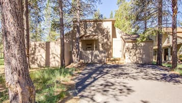 Family Apartment, 2 Bedrooms | Front of property