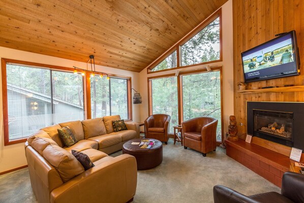 Apartemen Keluarga, 4 kamar tidur | Area keluarga | TV layar datar, perapian, dan pemutar DVD