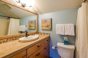 Family Apartment, 4 Bedrooms | Bathroom