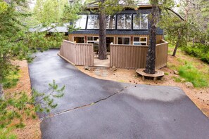 Family Apartment, 3 Bedrooms | Property grounds - Lark 12 (Bend)