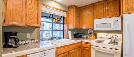 Family Apartment, 3 Bedrooms | Private kitchen