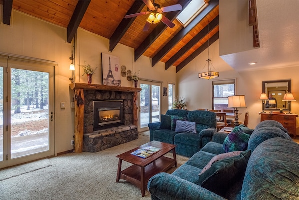 Family Apartment, 3 Bedrooms | Living area