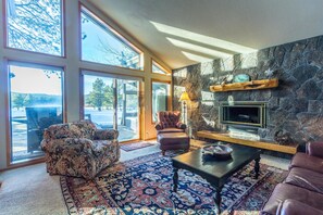 Family Apartment, 4 Bedrooms | Living area