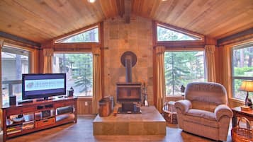 Family Apartment, 3 Bedrooms | Living area | DVD player